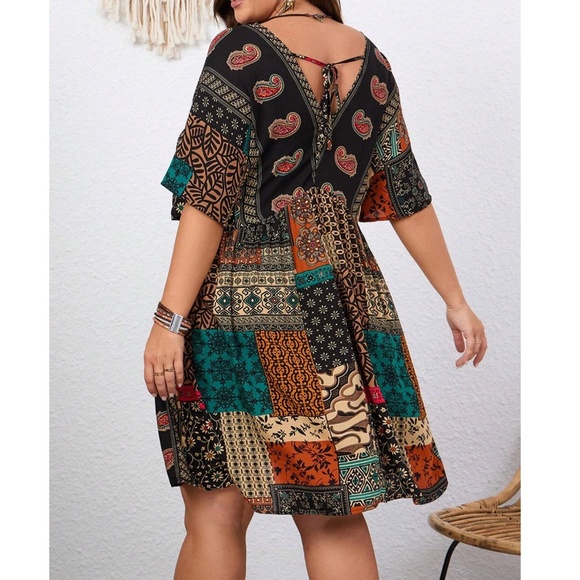 Plus Paisley Floral Print v neck Mini Dress - Picture 2 of 6